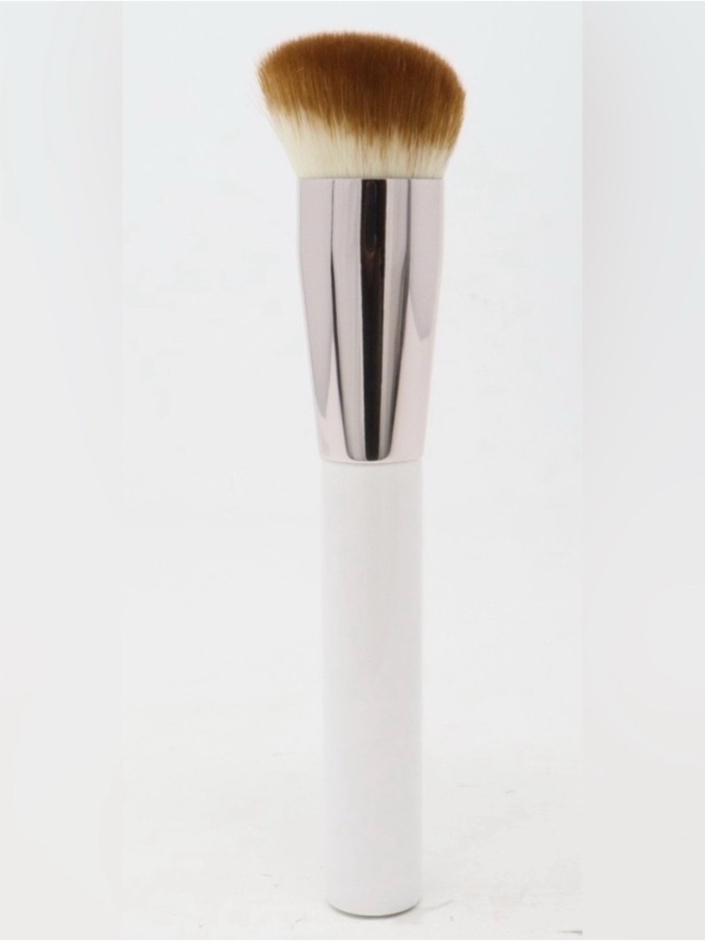 Crème de la Mer Angled Foundation Brush - White/ Silver•MSRP $90.00 BNIN